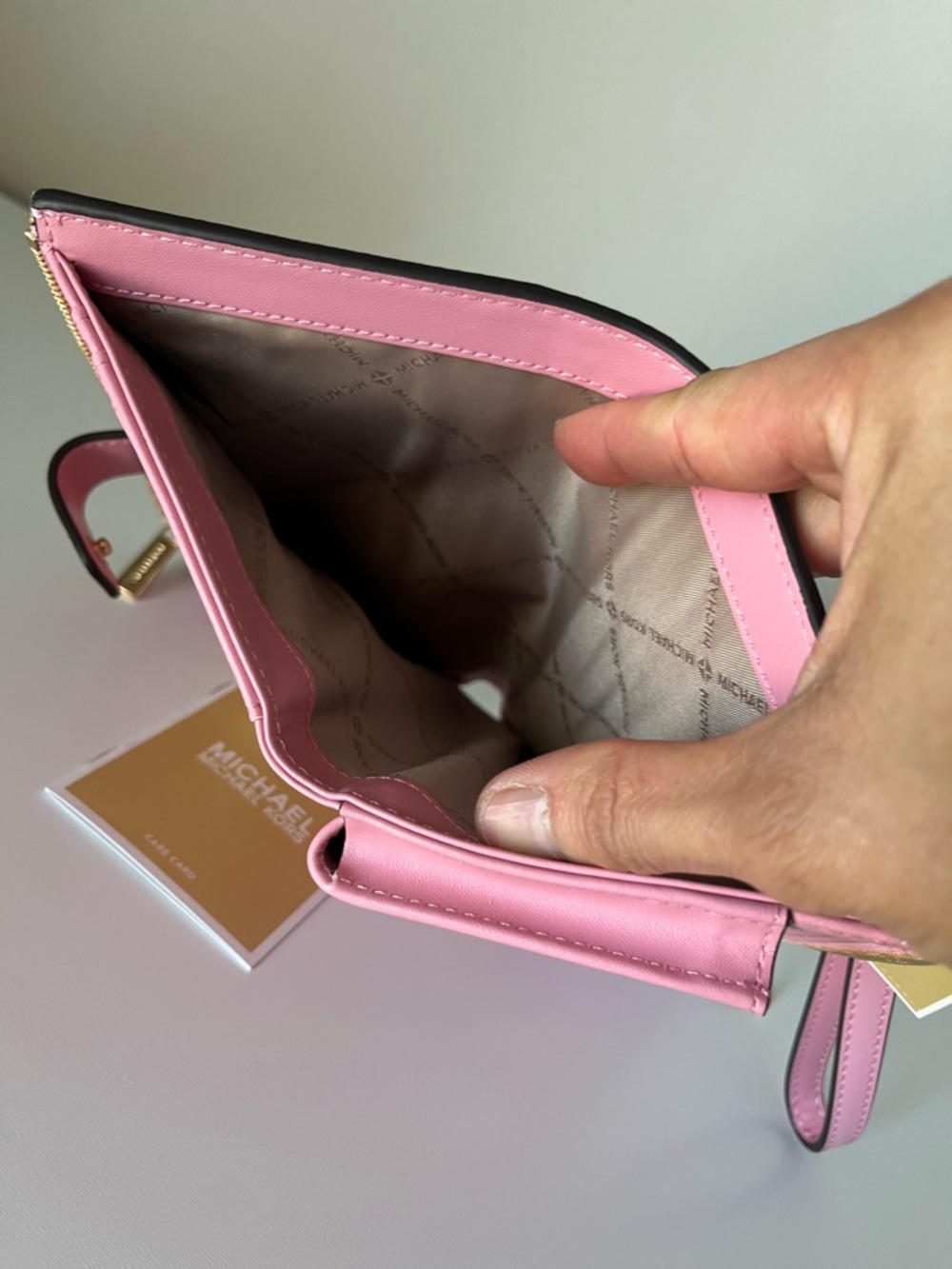 Michael Kors Wallet🎈🎈 - Picture 7 of 9